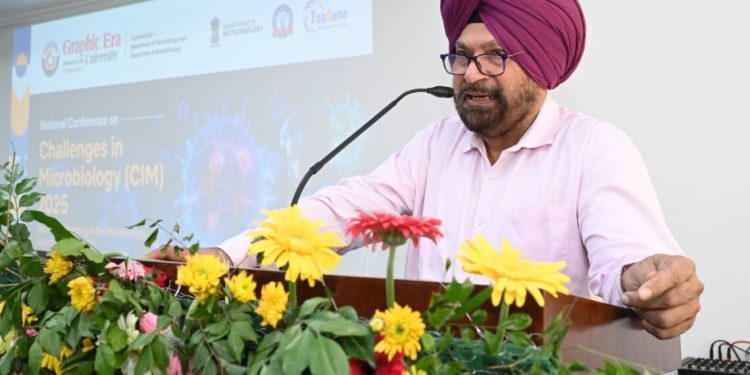 ग्राफिक एरा यूनिवर्सिटी में माइक्रोबायोलॉजी सम्मेलन: देशभर के शोधकर्ताओं ने दिखाया शोध कौशल