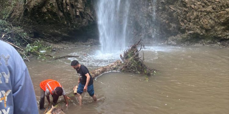 “पर्यटन का आनंद बना हादसा: चकराता टाइगर फॉल में पत्थर गिरने से दो की मौत”