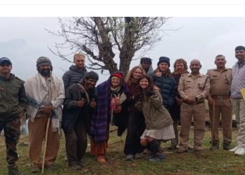 बड़ी खबर: मुनस्यारी में अवैध रूप से ठहरे विदेशी पर्यटकों को वन विभाग और पुलिस ने हटाया