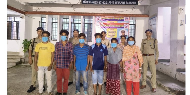 गोपनीय सूचना पर बड़ी कार्रवाई: देहरादून के क्लेमेंटाउन से 5 बांग्लादेशी नागरिक गिरफ्तार, फर्जी दस्तावेज बरामद