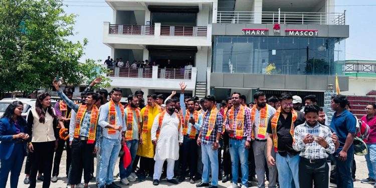 शिवसेना के यशस्वी सांसद डॉ. श्रीकांत शिंदे: देवभूमि से मिला स्नेह और समर्थन