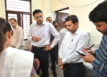 डीएम सविन बंसल की बड़ी पहल: भूस्खलन क्षेत्रों में JCB तैनात, हर शिकायत का उसी दिन समाधान
