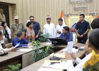 मा0 मुख्यमंत्री के पगचिन्ह पर डीएम जनदर्शन, जन का बढता अटूट विश्वास