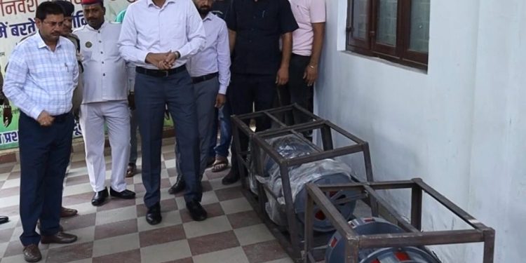 मा0 सीएम की प्रेरणा से आखिर डीएम जिले में ले ही आए आधुनिक लांग रेंज इमरजेंसी सायरन; आपदा परिचालन केन्द्र में किया परीक्षण