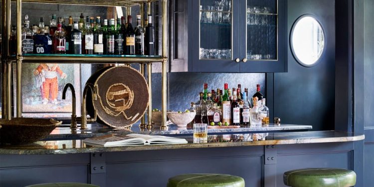 बिग ब्रेकिंग: शराब के ठेकेदार दबाकर बैठे हैं 319 करोड़, अब चलेगा आबकारी आयुक्त का डंडा