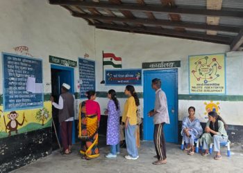 मतपत्र विवाद के बाद द्वाराहाट के गनोली बूथ पर दोबारा हो रहा मतदान, अब तक 35.61% वोटिंग