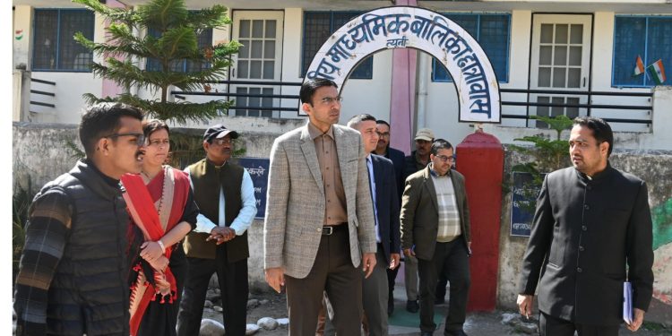 जिले के 168 माध्यमिक विद्यालयों में 884 बड़े एलईडी टीवी जल्द; कवायद शुरू