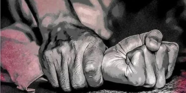 जबरन घर में घुसकर किया महिला से दुष्कर्म उसके बाद छोड़ दिया अधमरा