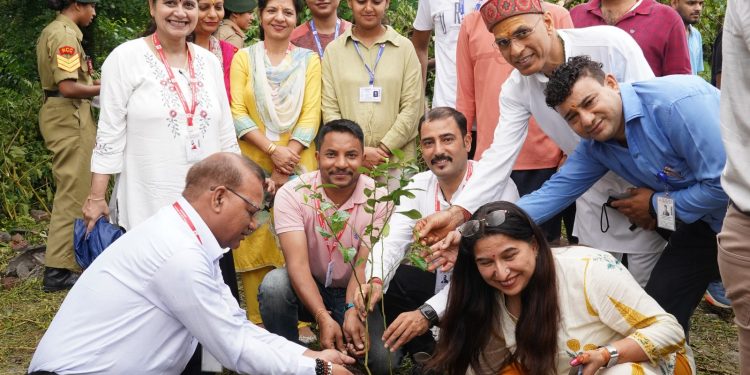 हरेला पर्व पर एसजीआरआर विश्वविद्यालय में चला विशेष पौधारोपण अभियान, 	पर्यावरण संरक्षण का दिया संदेश