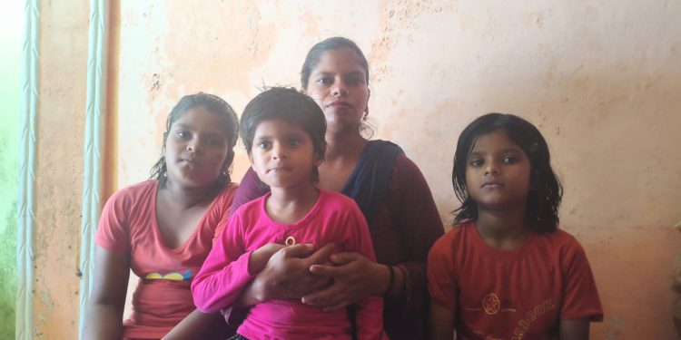 बड़ी खबर: नन्ही बालिकाओं की विधवा माँ प्रिया को प्रताड़ित करने वाले सीएसएल बैंक के सभी खाते सीज़