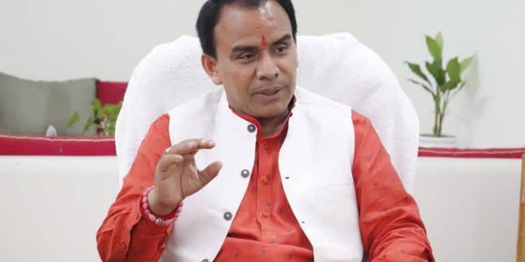 550 से अधिक स्कूलों को गोद लेंगे उद्योगपति, उत्तराखंड में शिक्षा क्रांति की शुरुआत!