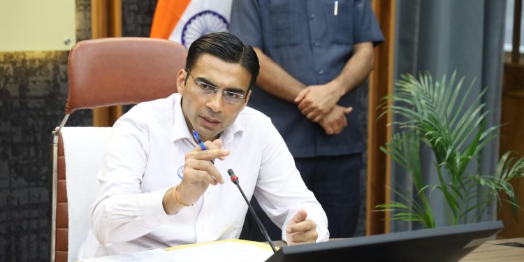 Big breaking: सालों से बुजुर्ग रविन्द्र सिंह की अमल दारामद प्रकरण को दबाए बैठे सदर राजस्व कानूनगो निलम्बित