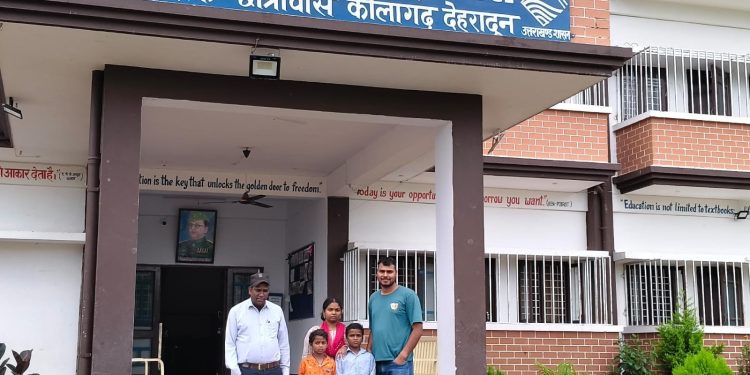 असहाय; लाचार; व्यथितों के चेहरों पर मुस्कान लौटाते डीएम सविन