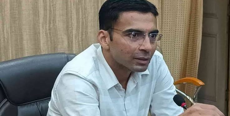 लोकसभा अध्यक्ष का नहीं हुआ सम्मान, देहरादून के डीएम से जवाब तलब