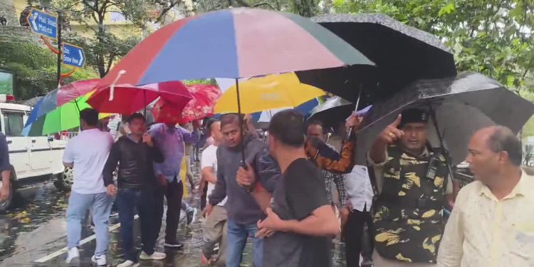 जिला पंचायत अध्यक्ष चुनाव विवाद: पुलिस ने BJP नेताओं पर दर्ज किया मुकदमा, कांग्रेस ने लगाए गंभीर आरोप