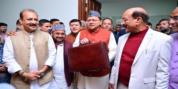 Uttarakhand Assembly Session: कांग्रेस का विरोध हंगामे में बदला, CM Dhami ने विपक्ष को बताया हताश