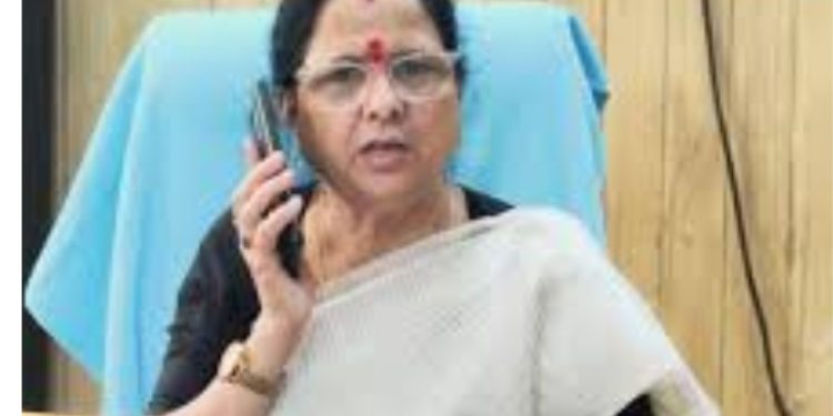 बिजली पोल से केबिल डालने को लेकर विवाद के मामले में उत्तराखंड राज्य महिला आयोग ने दिखाई सख्ताई, आयोग करेगा मामले की जांच