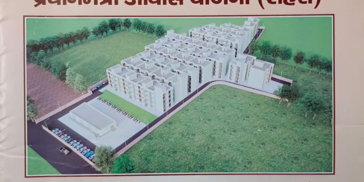 प्रधानमंत्री आवास योजना में लापरवाही: लाभार्थी निर्माण कंपनी और बैंक की अनदेखी का शिकार