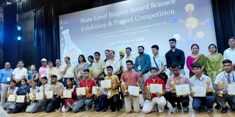 एसजीआरआर पब्लिक स्कूल वसंत विहार के बाल वैज्ञानिकों ने दिखाई प्रतिभा