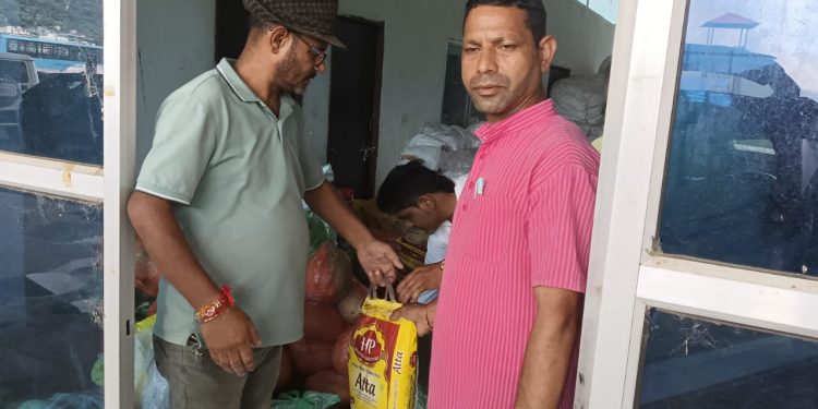 बड़ी खबर : राष्ट्रवादी रीजनल पार्टी ने पहुंचाई राहत सामग्री। आपदा पीड़ितों से मिल रहे कार्यकर्ता