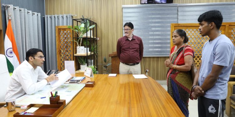 नन्हें नौनिहालों व असहाय विधवा माताओं से धोखाधड़ी पर DM सख्त