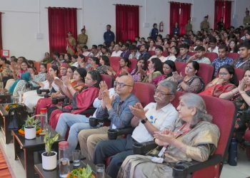 एसजीआरआरयू दीक्षारंभ में गूँजे सफलता के मंत्र नवप्रवेशियों ने बढ़ाए आत्मविश्वास भरे कदम