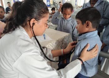 फूलचंद नारी शिल्प इंटर कॉलेज में श्री महंत इन्दिरेश अस्पताल का निःशुल्क स्वास्थ्य शिविर