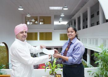 एसजीआरआरयू की मेधावी छात्रा हंसिका सक्सेना की प्रतिभा को श्री गुरु राम राय विश्वविद्यालय ने किया सम्मानित