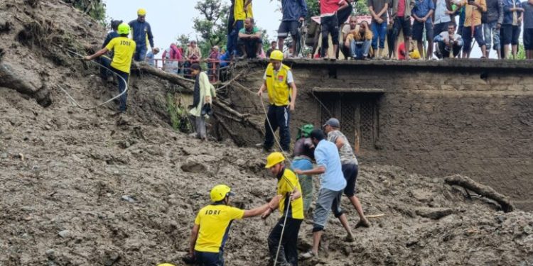 दुखद: आपदा से कराह रहा उत्तराखंड, तीन जिलों में बादल फटा और कुमाऊं में छाया मातम