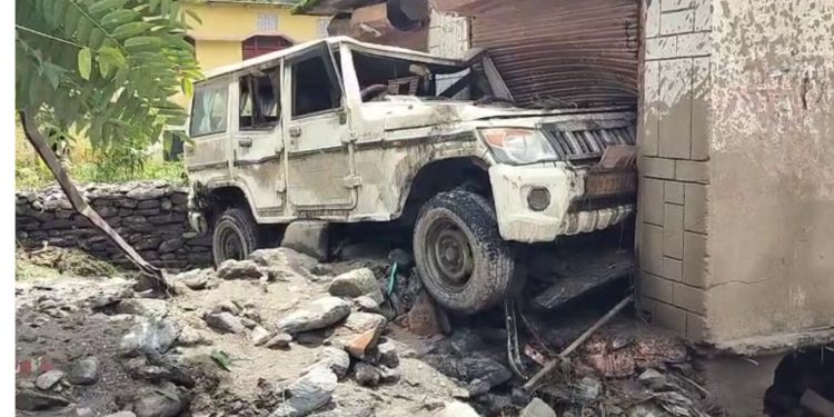 प्राकृतिक आपदा में गाड़ियों का क्या होगा? सरकार से नहीं मिलेगा मुआवजा, इंश्योरेंस ही है सहारा”