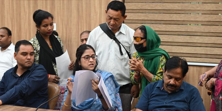 बड़ी खबर: क्लेक्ट्रेट में सोमवार को लगा जनता दरबार, सुनी 125 लोगों की समस्याएं।