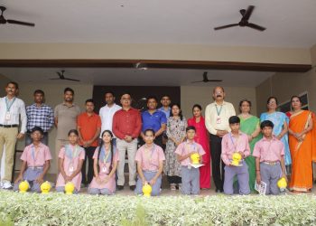 डॉक्टर संजीव अग्रवाल ने योग शिविर के मेधावियों को किया सम्मानित