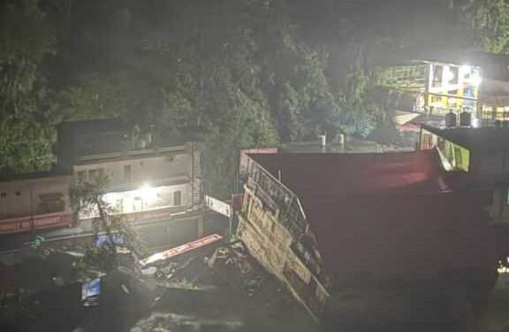 देहरादून-मसूरी में मूसलाधार बारिश का कहर, सहस्त्रधारा में फटा बादल, जनजीवन अस्त-व्यस्त