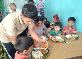 एसजीआरआर विश्वविद्यालय ने सहस्त्रधारा के आपदा पीड़ितों के लिए लगाया सांझा चूल्हा