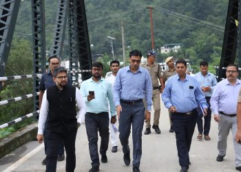 आपदा प्रभावित क्षेत्रों में पेयजल व बिजली आपूर्ति बहाली के लिए डीएम ने दिए सख्त निर्देश