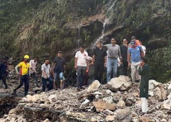 फुलेत, छमरोली, सिमयारी समेत कई गांवों में भारी तबाही, डीएम ने पैदल पहुंचकर जाना आपदा पीड़ितों का दर्द”