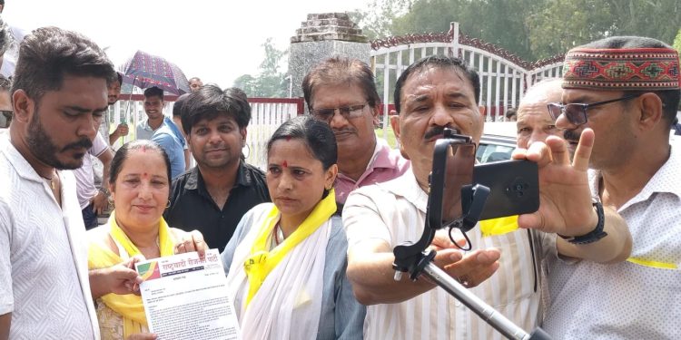 राष्ट्रवादी रीजनल पार्टी ने पेपर लीक के खिलाफ बेरोजगारों को दिया समर्थन