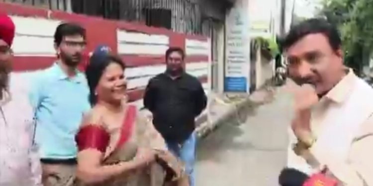 रुड़की में सड़क का डबल उद्घाटन: विधायक और मेयर आमने-सामने, जनता बनी दर्शक