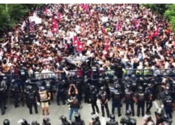 नेपाल में हिंसक प्रदर्शन: राष्ट्रपति और प्रधानमंत्री के आवास में आगजनी, राजनीतिक संकट गहराया