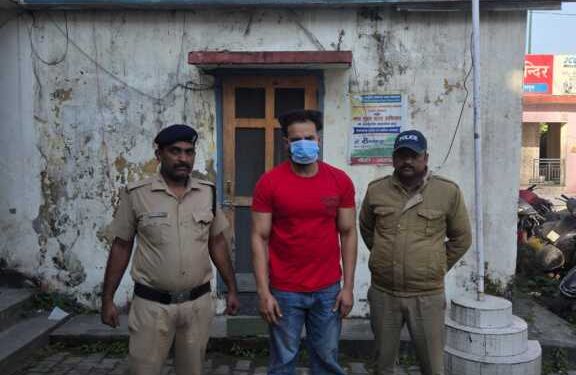देहरादून में पुलिस पर थार से जानलेवा हमला: तीन पुलिसकर्मी गंभीर रूप से घायल, आरोपी गिरफ्तार