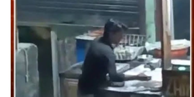 उत्तरकाशी में रेस्टोरेंट स्टाफ ने खाद्य सामग्री में थूका — धार्मिक भावना आहत करने पर केस दर्ज, लाइसेंस निरस्त करने की कार्रवाई शुरू