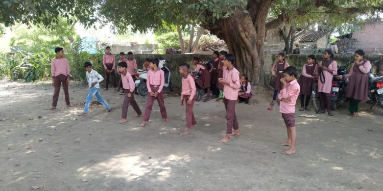 पीलीभीत: विद्यालय स्तर पर संपन्न हुई प्रतियोगिताएं