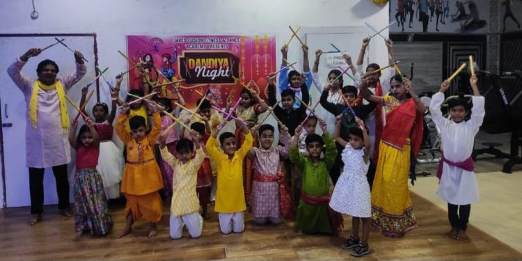 डांडिया नाइट में ऊर्जा अनुशासन और सामूहिक आनंद का देखने को मिला अद्भुत संगम-जावेद