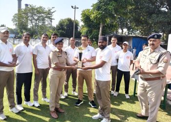 पीलीभीत: पुलिस लाइन में सम्पन्न हुई क्रिकेट प्रतियोगिता