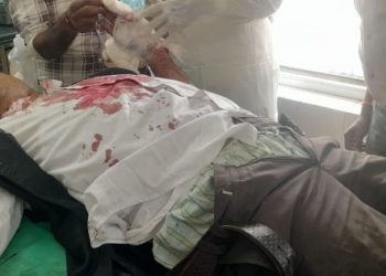 वकील पर हुए हमले को लेकर कचहरी परिसर में अधिवक्ताओं में आक्रोश