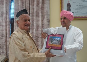 पूर्व मुख्यमंत्री उत्तराखण्ड एवम् महाराष्ट्र के पूर्व गर्वनर भगत सिंह कोश्यारी ने श्री दरबार साहिब में टेका मत्था