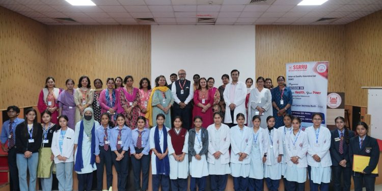 श्री गुरु राम राय विश्वविद्यालय में स्तन कैंसर जागरूकता पर पोस्टर मेकिंग प्रतियोगिता एवं अतिथि व्याख्यान