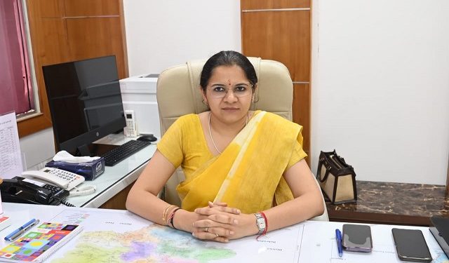 टिहरी डीएम ने रोकी चार अफसरों की तनख्वाह, जानें क्या है वजह