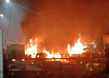 ब्रेकिंग : लाल किले के पास हुआ धमाका, मची अफरातफरी