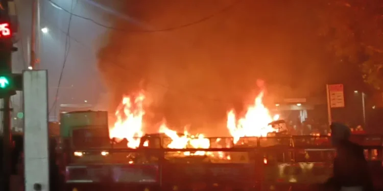 ब्रेकिंग : लाल किले के पास हुआ धमाका, मची अफरातफरी